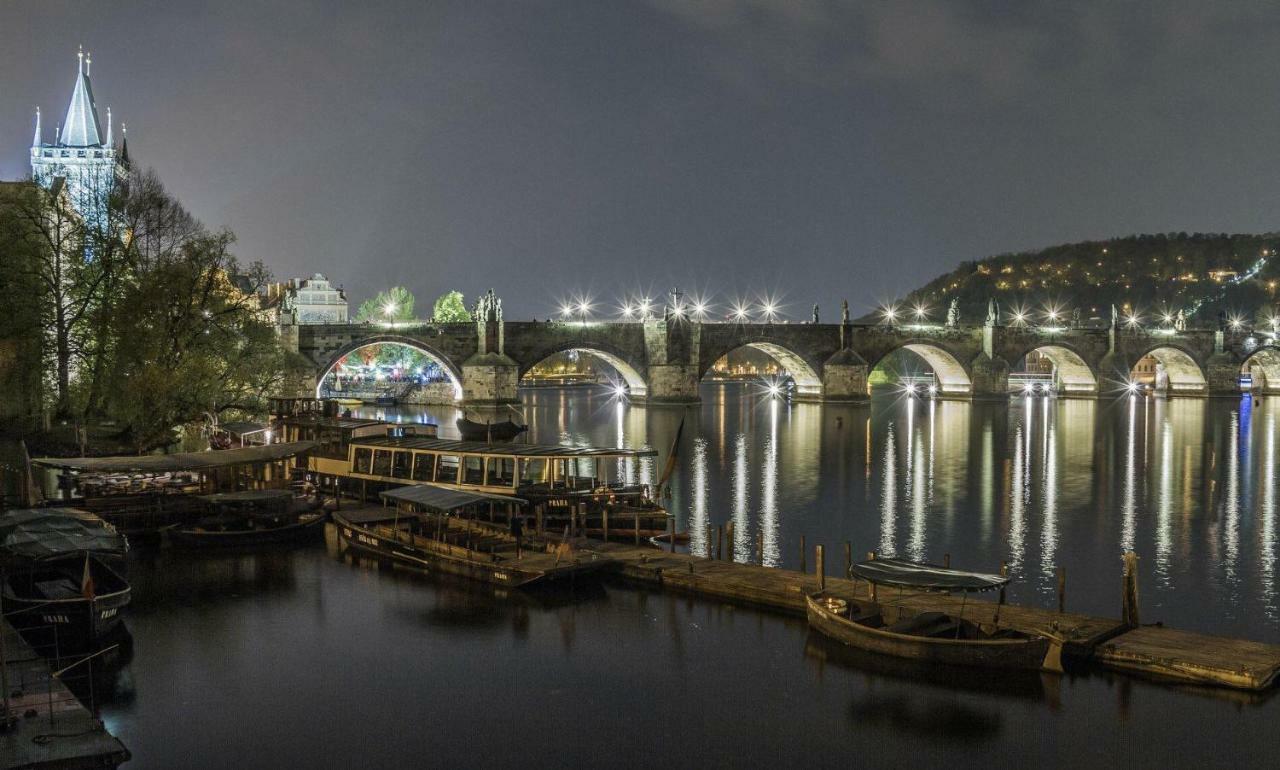 Victor * Praga